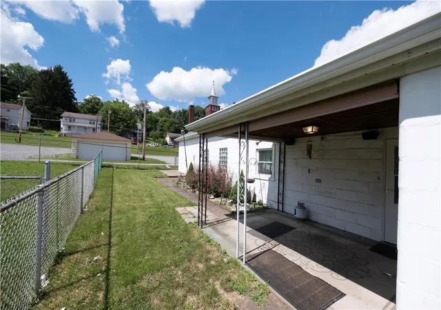 Photo 3 of Single family home for sale at 123 Smith St, Canonsburg, PA 15317 | MLS# 1761523 | Listing updated on 2026-09-22