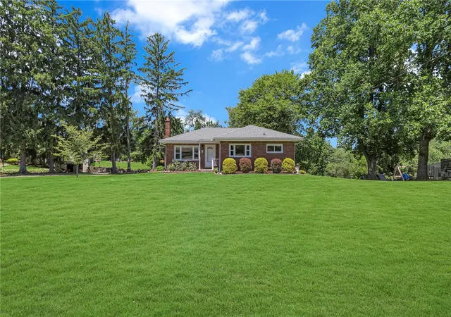 Photo 1 of Single family home for sale at 115 Shafer Rd, Moon/crescent Twp, PA 15108 | MLS# 1761803 | Listing updated on 2026-08-23