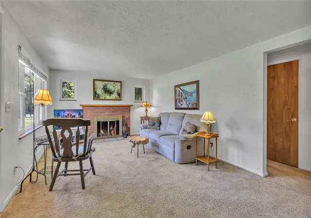 Photo 2 of Single family home for sale at 115 Shafer Rd, Moon/crescent Twp, PA 15108 | MLS# 1761803 | Listing updated on 2026-08-23