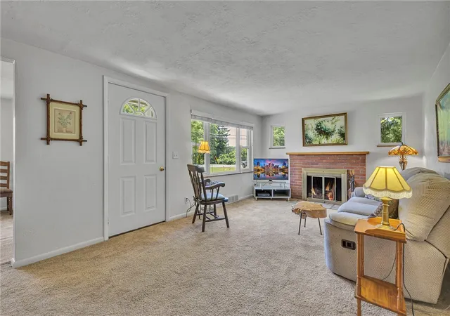 Photo 3 of Single family home for sale at 115 Shafer Rd, Moon/crescent Twp, PA 15108 | MLS# 1761803 | Listing updated on 2026-08-23