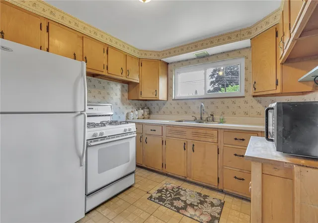 Photo 4 of Single family home for sale at 115 Shafer Rd, Moon/crescent Twp, PA 15108 | MLS# 1761803 | Listing updated on 2026-08-23