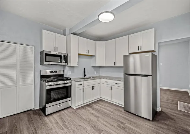 Listing Photo 3 - Condo for sale in building located at 904 Hilltop, Homestead, PA 15120