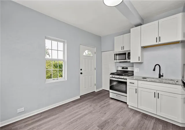 Listing Photo 4 - Condo for sale in building located at 904 Hilltop, Homestead, PA 15120