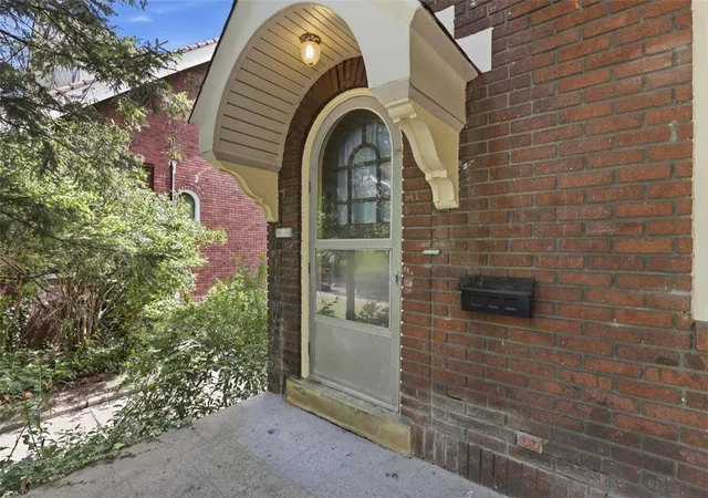 Photo 4 of House for sale at 6438-6440 Jackson St, Pittsburgh, PA 15206 | MLS# 1761890 | Listing updated on 2026-08-28