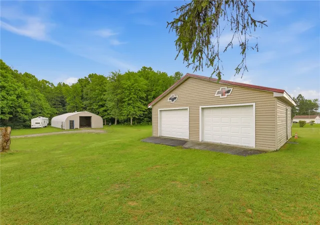 Photo 3 of Single family home for sale at 118 Indian Crk Valley Rd, Springfield Twp, PA 15469 | MLS# 1761871 | Listing updated on 2026-08-17