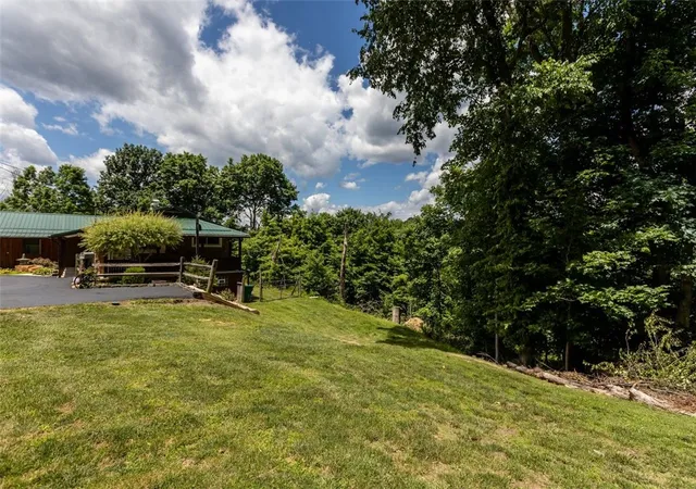 Photo 2 of Single family home for sale at 996 Nbluff Dr, New Kensington, PA 15068 | MLS# 1761925 | Listing updated on 2026-09-30
