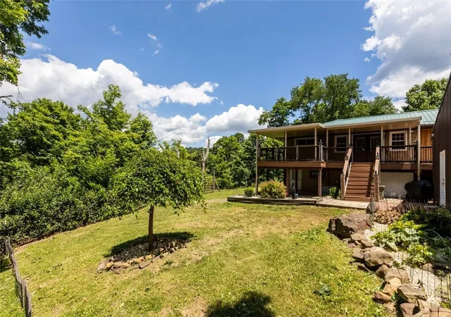 Photo 3 of Single family home for sale at 996 Nbluff Dr, New Kensington, PA 15068 | MLS# 1761925 | Listing updated on 2026-09-30