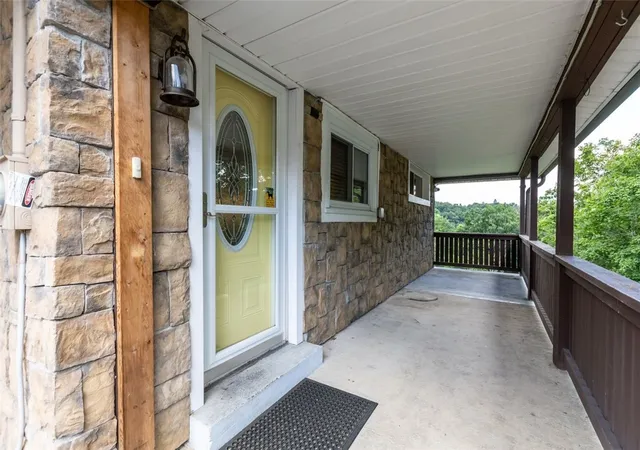 Photo 4 of Single family home for sale at 996 Nbluff Dr, New Kensington, PA 15068 | MLS# 1761925 | Listing updated on 2026-09-30