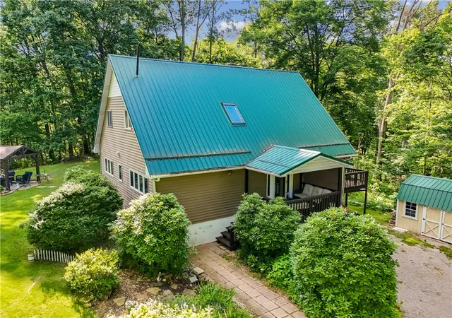 Photo 1 of Sale Pending at 32 Woodlawn Dr, Freeport, PA 16229 | MLS# 1761741 | Listing updated on 2026-08-25
