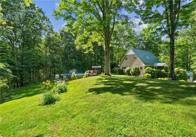 Photo 3 of Sale Pending at 32 Woodlawn Dr, Freeport, PA 16229 | MLS# 1761741 | Listing updated on 2026-08-25