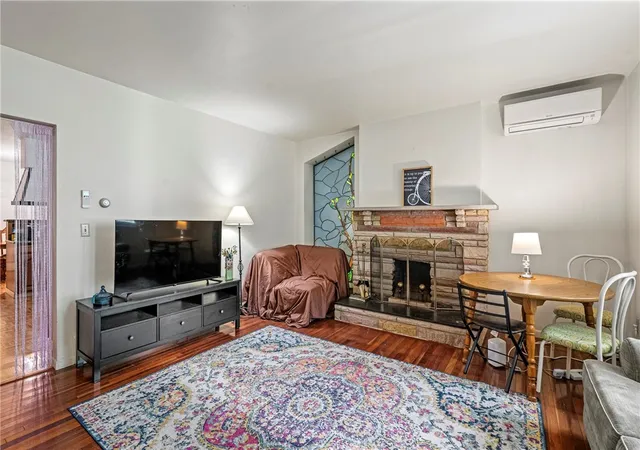 Photo 3 of Multi family home for sale at 437 S Aiken Ave, Friendship Park, PA 15232 | MLS# 1762081 | Listing updated on 2026-09-16
