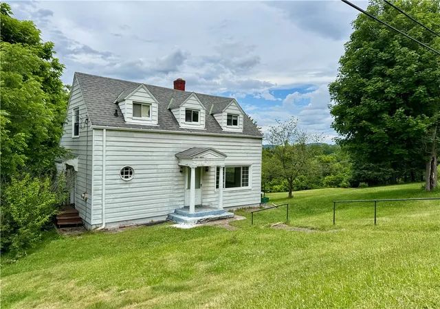 Photo 2 of Single family home for sale at 421 Mcgeary Ave, Monessen, PA 15062 | MLS# 1762049 | Listing updated on 2026-08-27