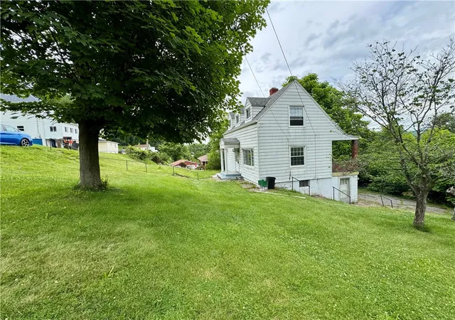 Photo 3 of Single family home for sale at 421 Mcgeary Ave, Monessen, PA 15062 | MLS# 1762049 | Listing updated on 2026-08-27