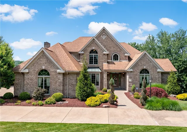 Photo 1 of Single family home for sale at 206 Sugarwood Dr, Venetia, PA 15367 | MLS# 1761449 | Listing updated on 2026-08-23