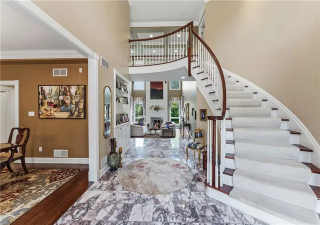 Photo 3 of Single family home for sale at 206 Sugarwood Dr, Venetia, PA 15367 | MLS# 1761449 | Listing updated on 2026-08-23