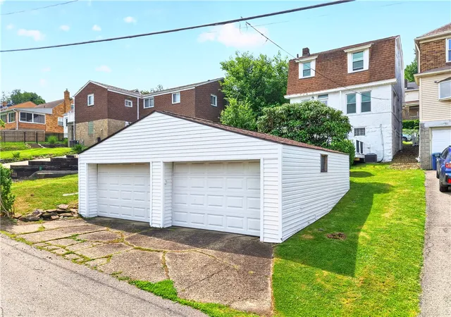 Photo 2 of Single family home for sale at 817 Deely St, Pittsburgh, PA 15217 | MLS# 1761879 | Listing updated on 2026-08-17