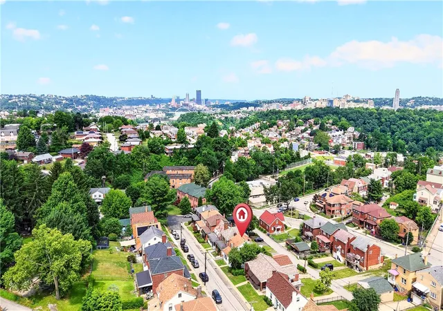 Photo 4 of Single family home for sale at 817 Deely St, Pittsburgh, PA 15217 | MLS# 1761879 | Listing updated on 2026-08-17
