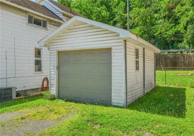 Photo 5 of Single family home for sale at 1550 Glenn Way, Mc Kees Rocks, PA 15136 | MLS# 1762174 | Listing updated on 2026-08-20