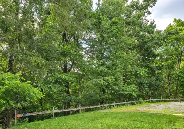 Listing Photo 4 - Condo for sale in building located at 616 Woodburn Ln, Greensburg, PA 15601