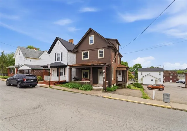 Photo 3 of Sale Pending at 517 Lacock St, Rochester, PA 15074 | MLS# 1762020 | Listing updated on 2026-08-30