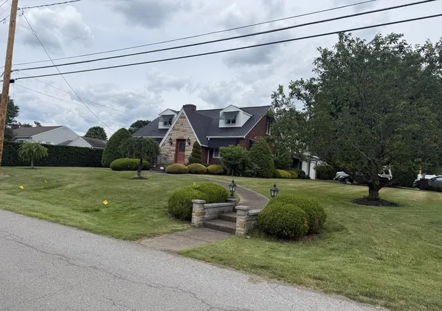 Photo 2 of Single family home for sale at 102 W Fairmont Ave, New Castle, PA 16105 | MLS# 1762374 | Listing updated on 2026-08-29