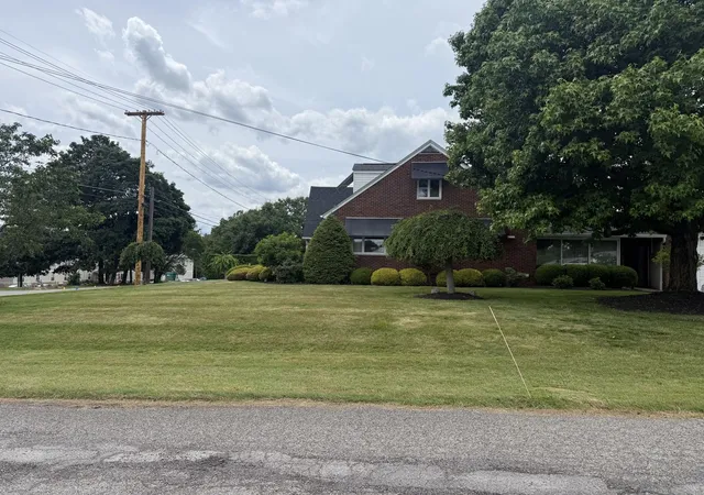 Photo 3 of Single family home for sale at 102 W Fairmont Ave, New Castle, PA 16105 | MLS# 1762374 | Listing updated on 2026-08-29