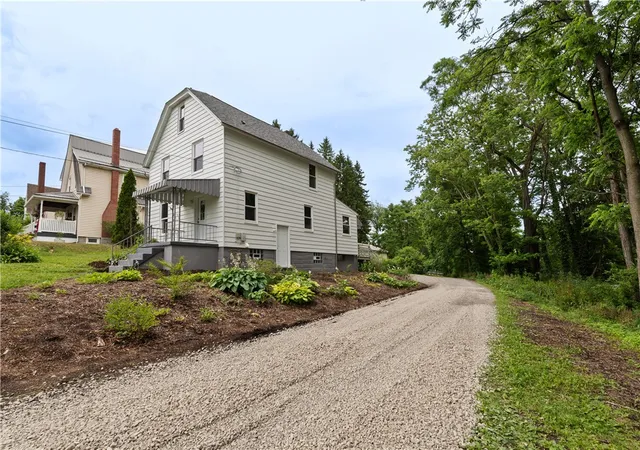 Photo 3 of Single family home for sale at 121 Freeport Rd, Twp Of But Se, PA 16002 | MLS# 1762335 | Listing updated on 2026-08-22