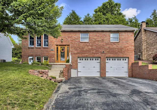 Photo 1 of Sale Pending at 1125 Acorn Dr, Greensburg, PA 15601 | MLS# 1762517 | Listing updated on 2026-08-28