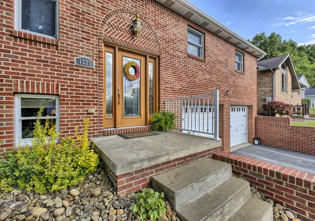 Photo 2 of Sale Pending at 1125 Acorn Dr, Greensburg, PA 15601 | MLS# 1762517 | Listing updated on 2026-08-28