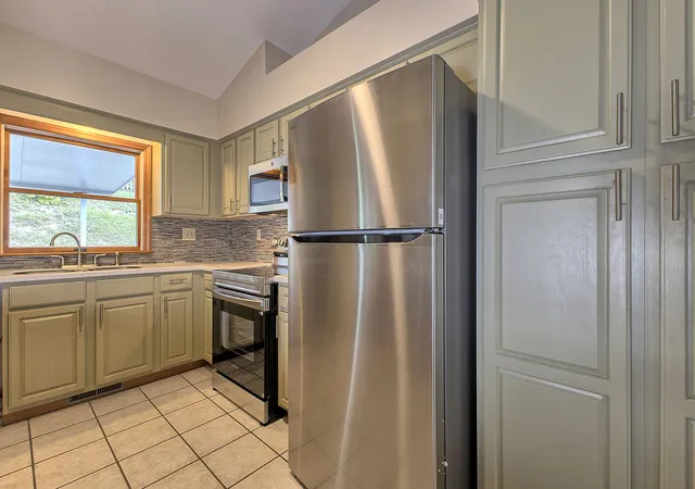 Photo 4 of Sale Pending at 1125 Acorn Dr, Greensburg, PA 15601 | MLS# 1762517 | Listing updated on 2026-08-28