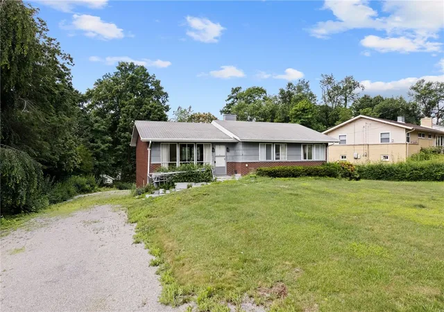 Photo 2 of Sale Pending at 3003 Nottinghill Dr, Coraopolis, PA 15108 | MLS# 1762366 | Listing updated on 2026-08-11
