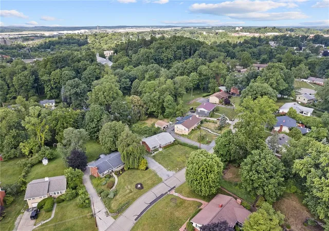 Photo 37 of Sale Pending at 3003 Nottinghill Dr, Coraopolis, PA 15108 | MLS# 1762366 | Listing updated on 2026-08-11