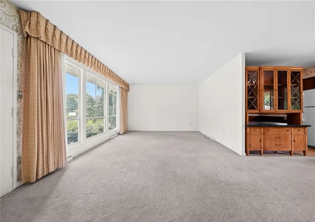 Photo 4 of Sale Pending at 3003 Nottinghill Dr, Coraopolis, PA 15108 | MLS# 1762366 | Listing updated on 2026-08-11