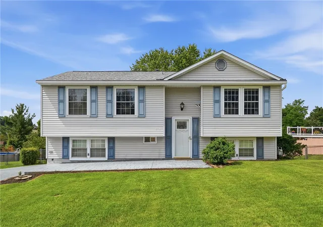 Photo 1 of Single family home for sale at 113 Cranbrooke Dr, Coraopolis, PA 15108 | MLS# 1762651 | Listing updated on 2026-08-30