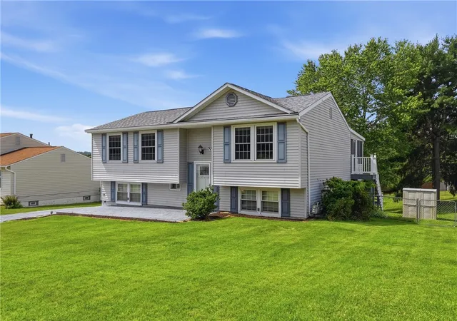 Photo 2 of Single family home for sale at 113 Cranbrooke Dr, Coraopolis, PA 15108 | MLS# 1762651 | Listing updated on 2026-08-30