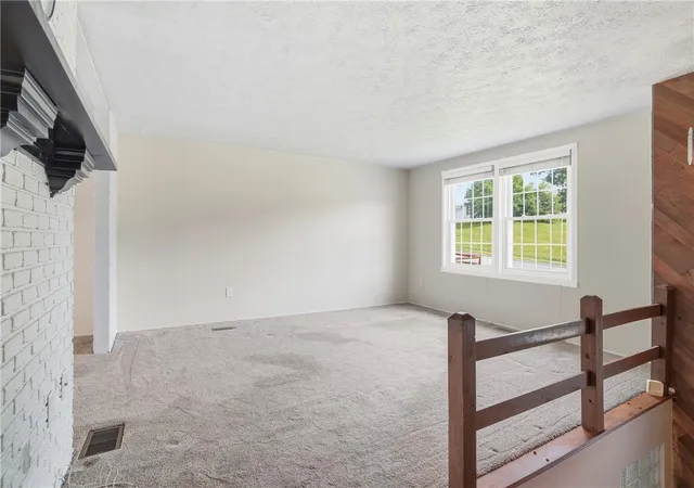 Photo 5 of Single family home for sale at 113 Cranbrooke Dr, Coraopolis, PA 15108 | MLS# 1762651 | Listing updated on 2026-08-30
