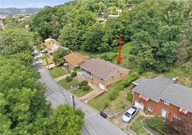 Photo 4 of Sale Pending at 139 Lilmont Dr, Pittsburgh, PA 15218 | MLS# 1762601 | Listing updated on 2026-08-26