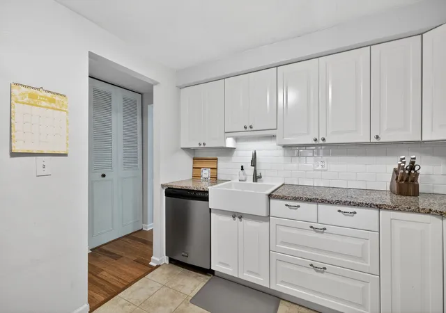 Listing Photo 5 - Condo for sale in building located at 477 Cherry Ct, Pittsburgh, PA 15237