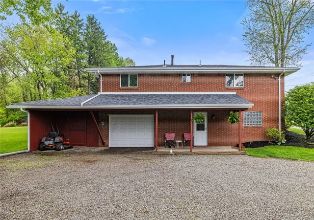 Photo 4 of Single family home for sale at 2052 Hulton Rd, Verona, PA 15147 | MLS# 1762425 | Listing updated on 2026-08-16