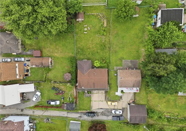Photo 4 of Single family home for sale at 235 Grant Ave, Homestead, PA 15120 | MLS# 1762650 | Listing updated on 2026-08-20