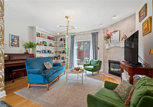 Photo 3 of Condo for sale at 1740 S Shore Ct, Pittsburgh, PA 15203 | MLS# 1761198 | Listing updated on 2026-08-23