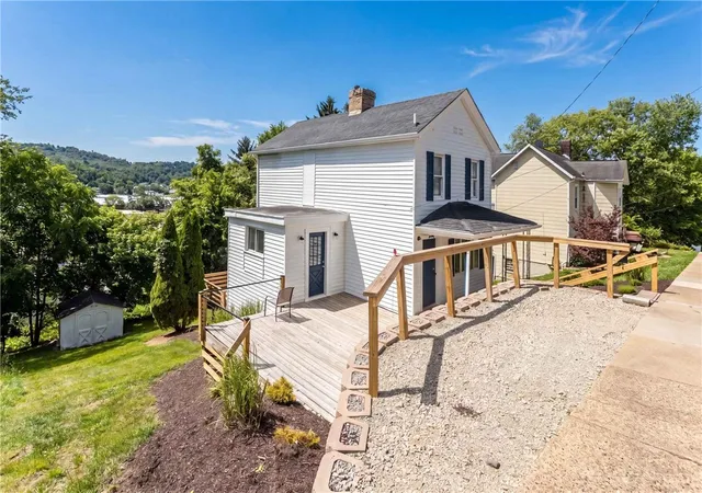 Photo 2 of Single family home for sale at 120 Vine St, Canonsburg, PA 15317 | MLS# 1761156 | Listing updated on 2026-08-11