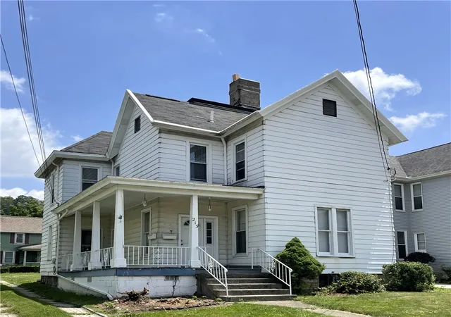 Photo 2 of Single family home for sale at 213 S Central Ave, Canonsburg, PA 15317 | MLS# 1763015 | Listing updated on 2026-08-24
