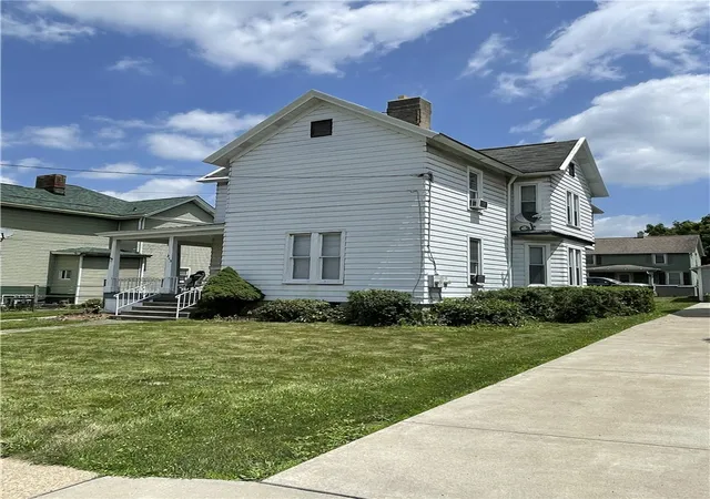 Photo 3 of Single family home for sale at 213 S Central Ave, Canonsburg, PA 15317 | MLS# 1763015 | Listing updated on 2026-08-24