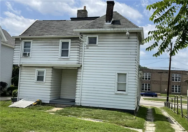 Photo 3 of Single family home for sale at 213 S Central Ave, Canonsburg, PA 15317 | MLS# 1763015 | Listing updated on 2026-08-24