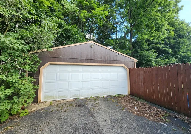 Photo 2 of Single family home for sale at 916 Harrison St, New Castle, PA 16101 | MLS# 1762891 | Listing updated on 2026-08-20