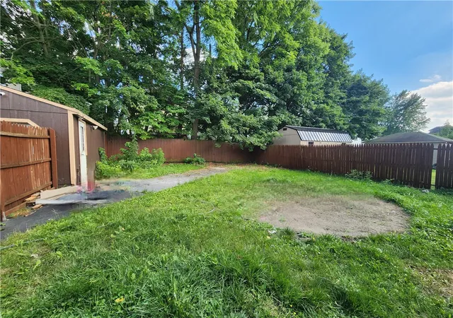 Photo 3 of Single family home for sale at 916 Harrison St, New Castle, PA 16101 | MLS# 1762891 | Listing updated on 2026-08-20