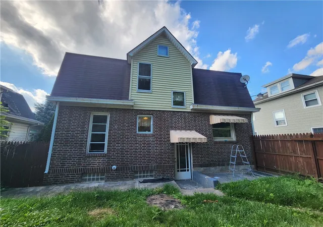 Photo 4 of Single family home for sale at 916 Harrison St, New Castle, PA 16101 | MLS# 1762891 | Listing updated on 2026-08-20