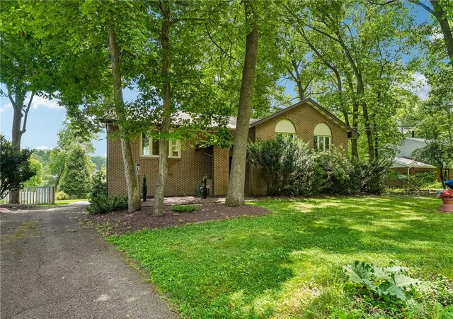 Photo 2 of Single family home for sale at 129 Green Forest Dr, Baden, PA 15005 | MLS# 1762995 | Listing updated on 2026-08-27