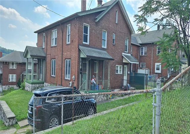 Photo 3 of Townhouse for sale at 549 Howard, E Pittsburgh, PA 15112 | MLS# 1763200 | Listing updated on 2026-09-19